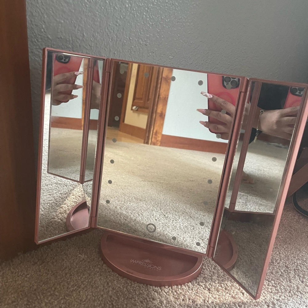 Travel mirror